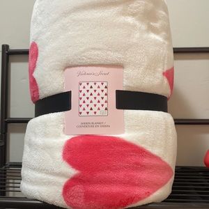 Victoria’s Secret Sherpa blanket